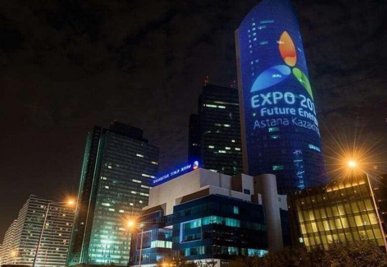 哈薩克斯坦地標廣告